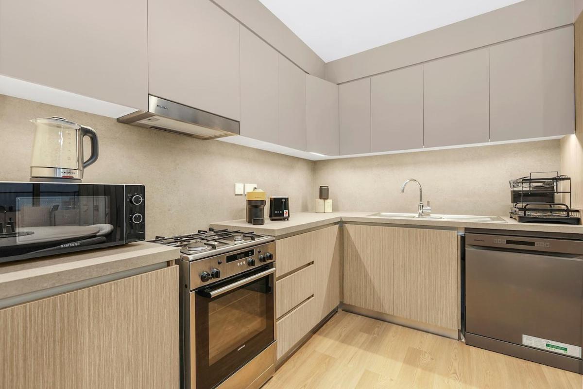 First Class 2br Panoramic Creek Views Apartment